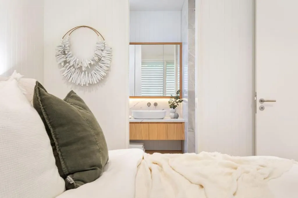 Holiday home Aroha New Luxury Home Walk To Town And Beach Byron Bay Australia