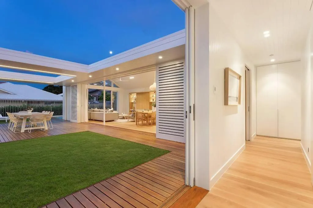 Holiday home Aroha New Luxury Home Walk To Town And Beach Byron Bay Australia