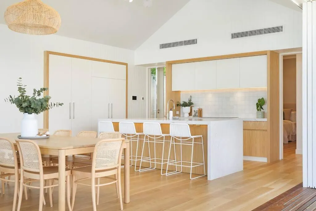 Aroha New Luxury Home Walk To Town And Beach Byron Bay Australia