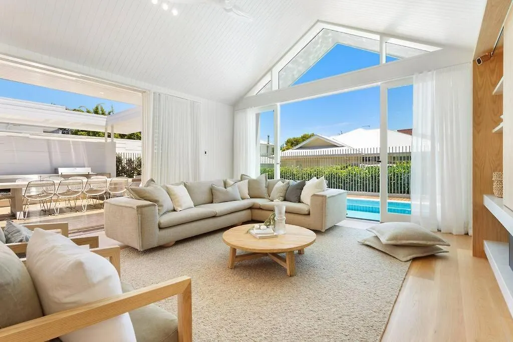 Holiday home Aroha New Luxury Home Walk To Town And Beach Byron Bay