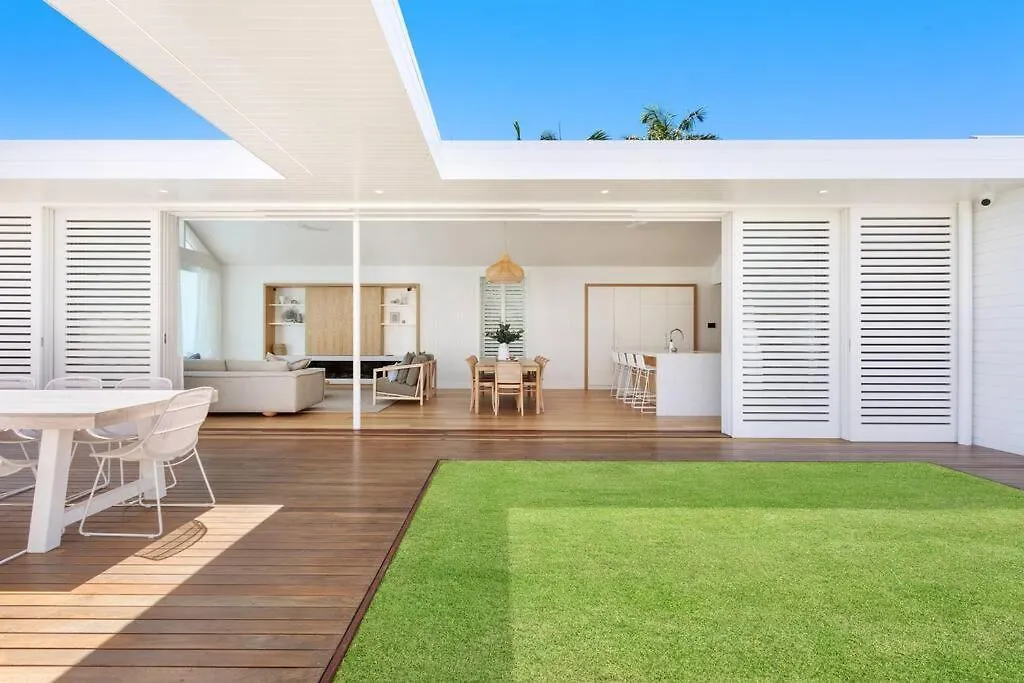 Holiday home Aroha New Luxury Home Walk To Town And Beach Byron Bay
